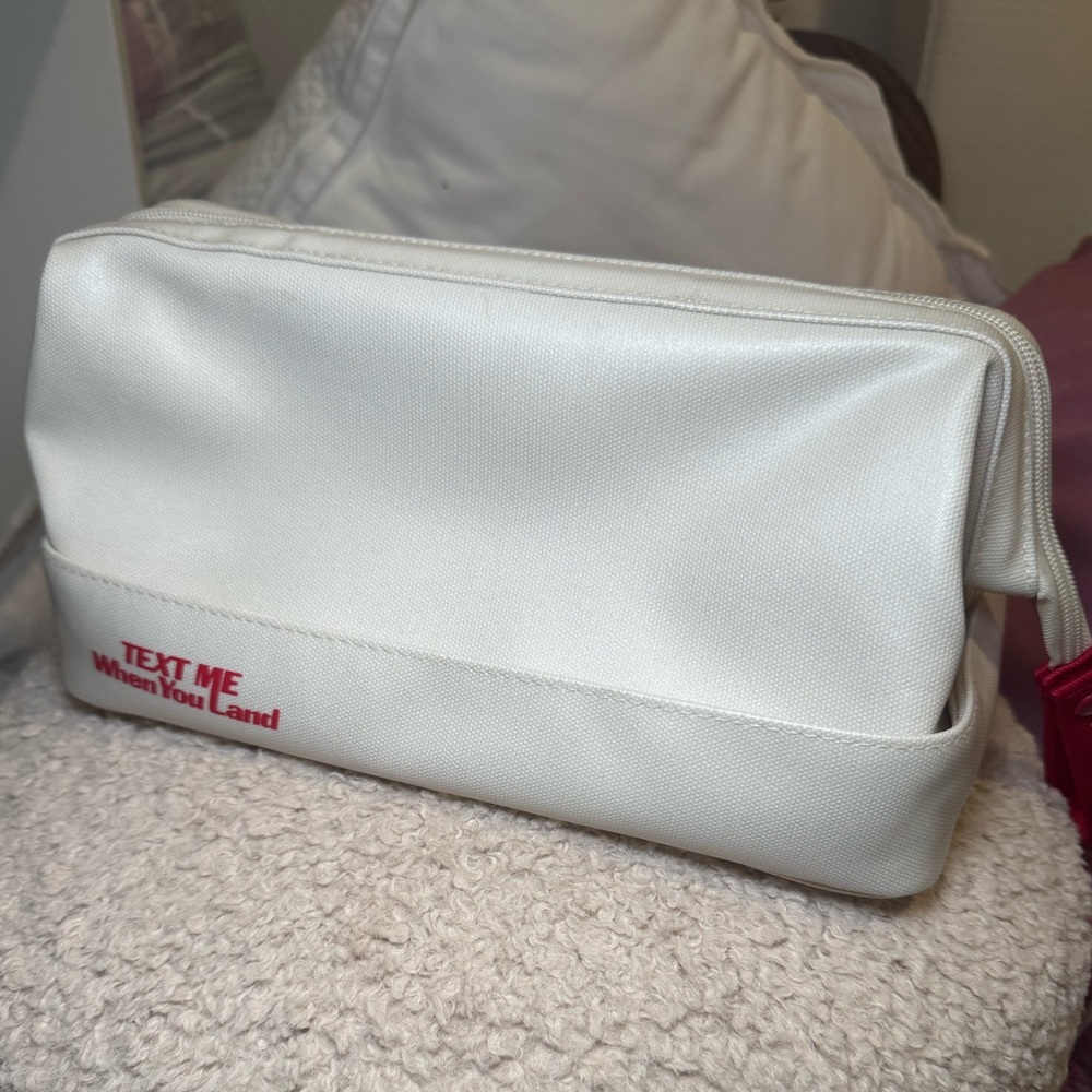 Béis Lonely Ghost Dopp Kit